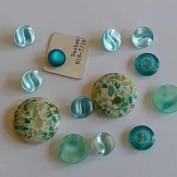 13 Retro Blue Vintage Buttons - Picture 7 of 12